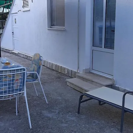 Ola Apartment *